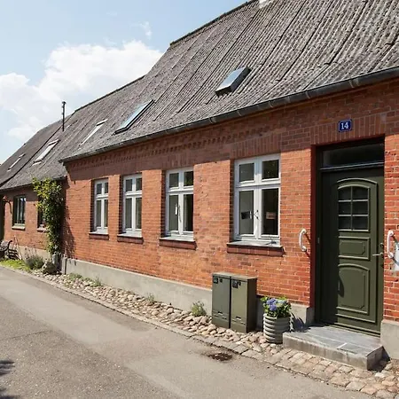 Lunas Skonne Byhus I Hjertet Af By