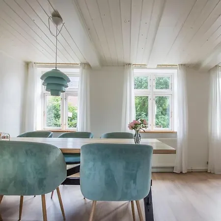 Lunas Skonne Byhus I Hjertet Af By Villa Stege
